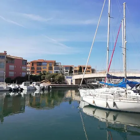 Studio Cap D'agde Avec Vue Port Et Piscine