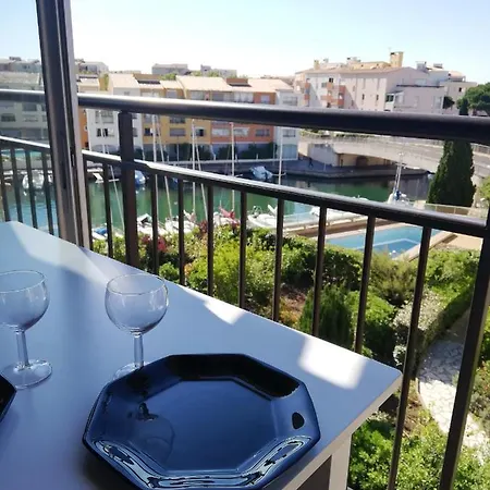 Studio Cap D'agde Avec Vue Port Et Piscine